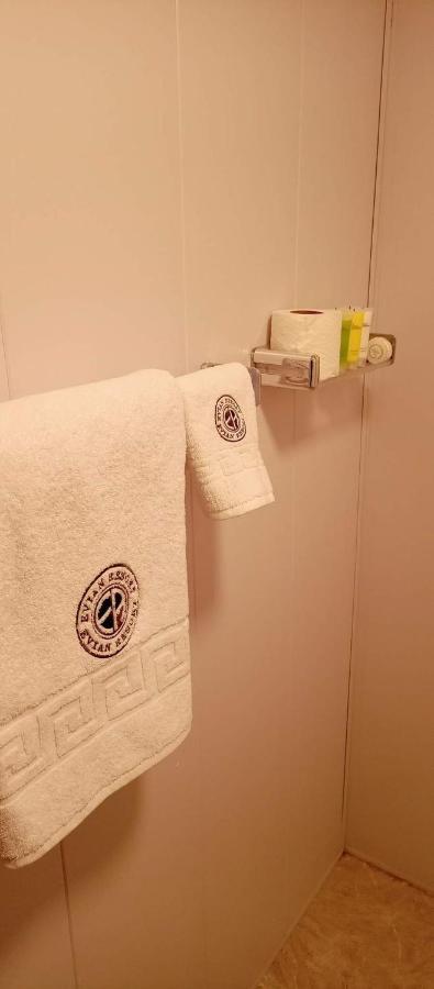 Evian Resort ‘Ajlūn Buitenkant foto